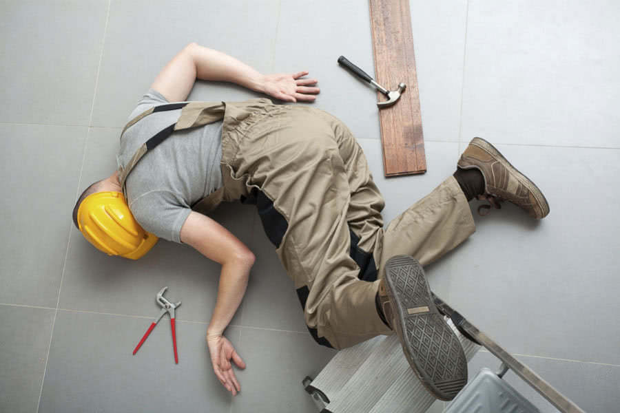 Sicurezza sul Lavoro: la scala maledetta, infortunio all'ufficio amministrazione...